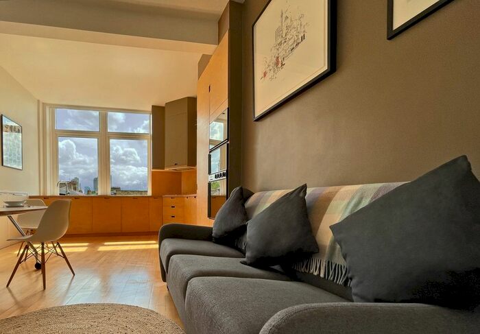 1 Bedroom Flat To Rent In Bowling Green Lane, Clerkenwell, London, EC1R