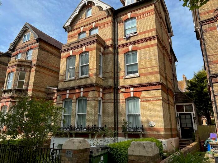 2 Bedroom Flat To Rent In Earls Avenue, Folkestone, CT20