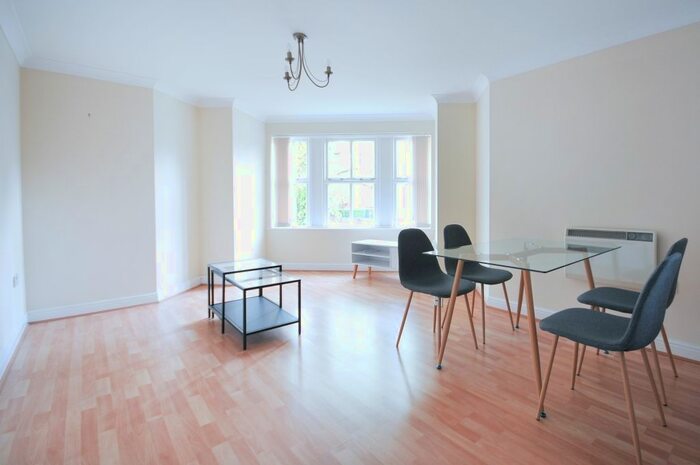 2 Bedroom Flat To Rent In Hadfield Close, Manchester, M14