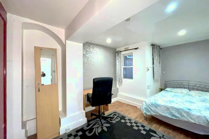 2 Bedroom Flat To Rent In Chalton Street, London, NW1