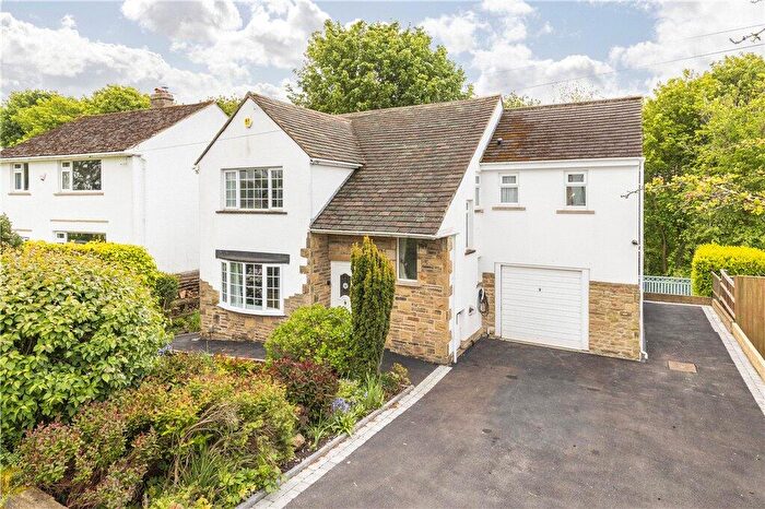 4 Bedroom Detached House For Sale In Walker Wood, Baildon, West Yorkshire, BD17