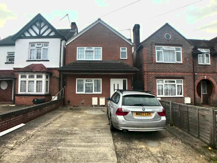 5 Bedroom End Of Terrace House To Rent In Hawthorne Cres, Slough SL1
