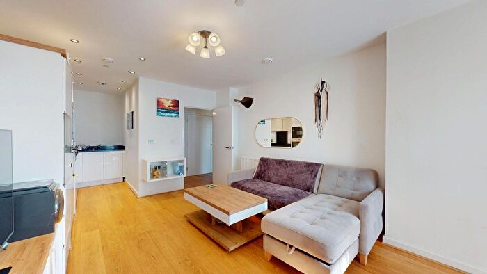 1 Bedroom Flat To Rent In Baronet House, Lakeside Drive, Brent, NW10