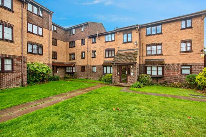 Studio For Sale In Conway Gardens, Grays, RM17