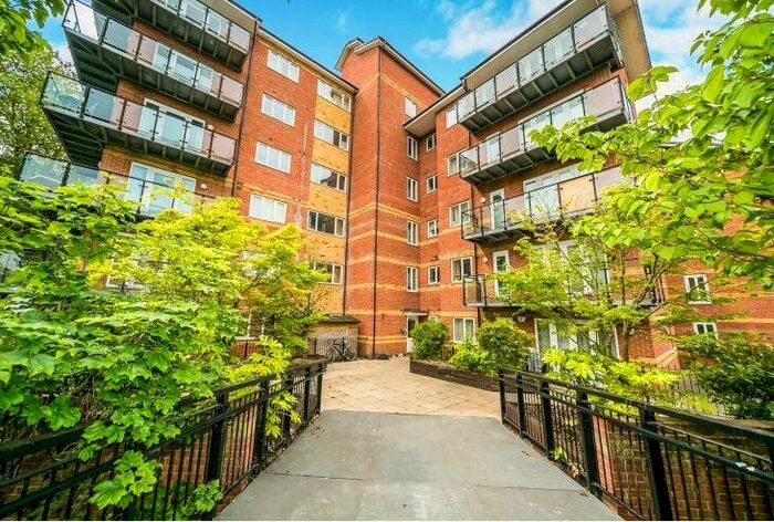 2 Bedroom Apartment To Rent In Capital Point, Reading, RG1