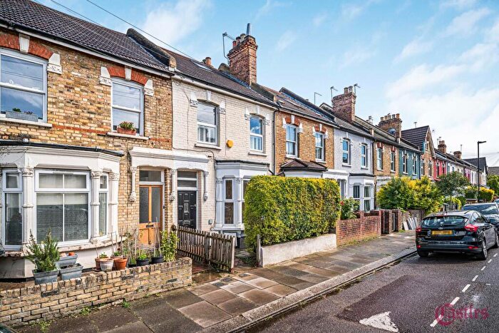 2 Bedroom Apartment For Sale In Cheshire Road, N22