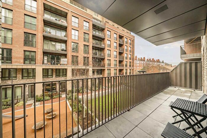 3 Bedroom Flat To Rent In Cendal Crescent, Whitechapel, E1