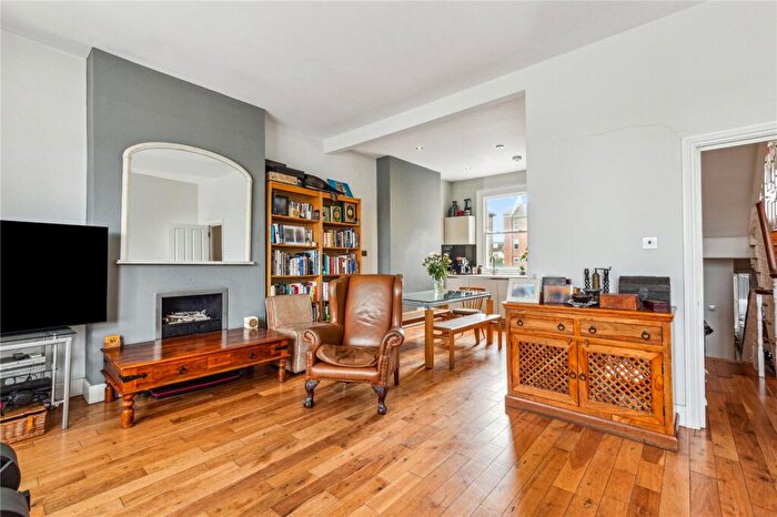 3 Bedroom Detached House To Rent In Wroughton Road, SW11