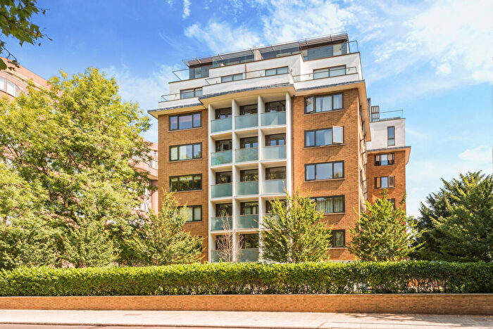 2 Bedroom Flat For Sale In Queens Court, - Finchley Road, NW8