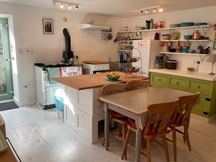 2 Bedroom Character Property For Sale In Bridge Street, Llandeilo, SA19