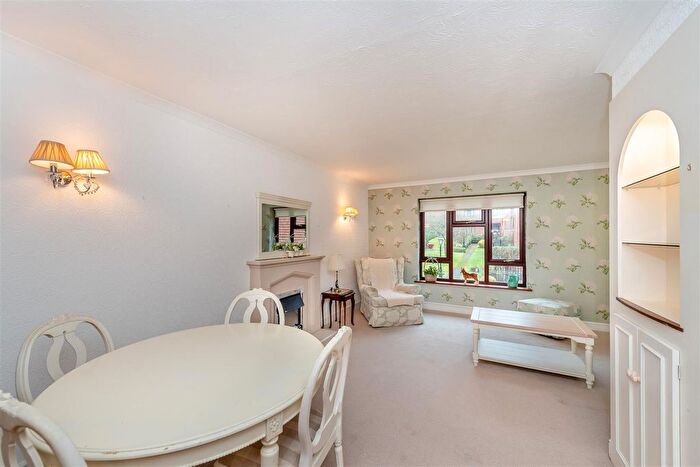 1 Bedroom Flat For Sale In Chorleywood Bottom, Chorleywood, Rickmansworth, WD3