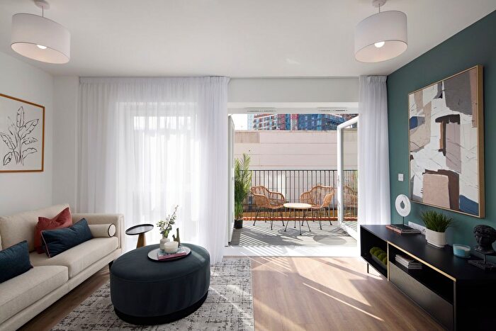2 Bedroom Flat For Sale In Edgware Road, Hendon, NW9