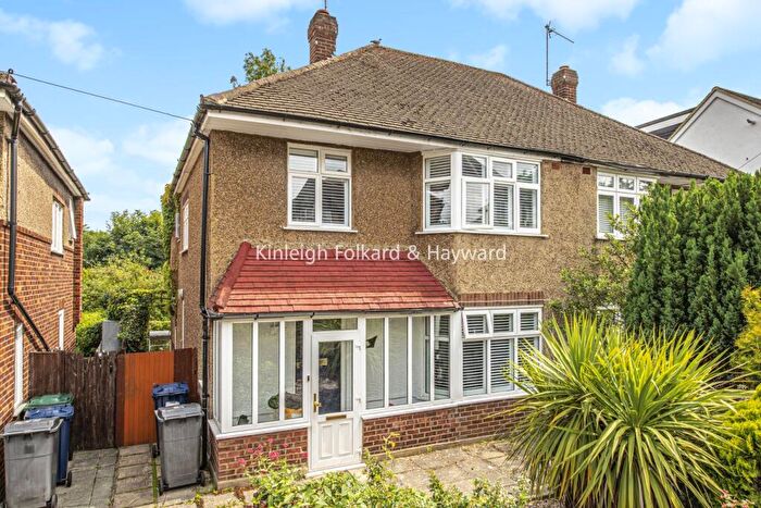 3 Bedroom House To Rent In Friary Close, London, N12