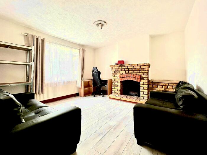 Studio To Rent In Elderberry Road, London, W5