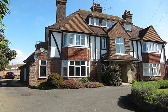 2 Bedroom Flat For Sale In Collington Avenue, Bexhill-On-Sea, TN39
