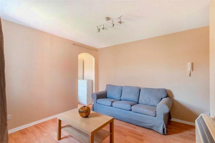 1 Bedroom Flat To Rent In Macmillan Way, London, SW17