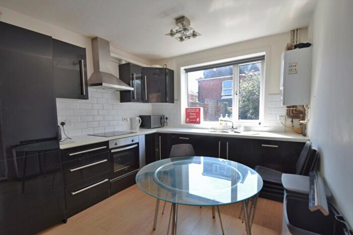 5 Bedroom House To Rent In Polygon, SO15