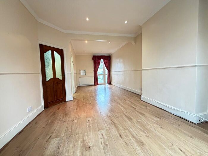 3 Bedroom Terraced House For Sale In Byron Road, Wealdstone, Harrow, HA3