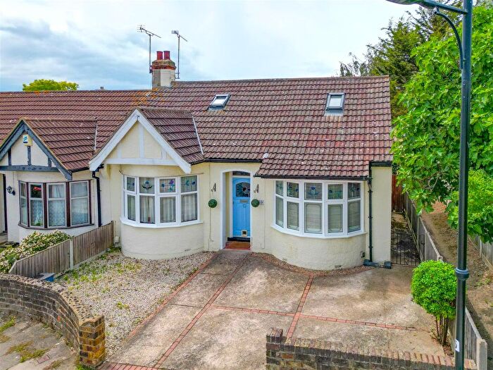3 Bedroom Semi-detached House For Sale In Highfield Grove, Westcliff-On-Sea, SS0