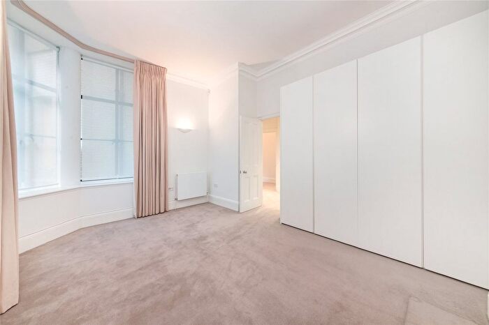 3 Bedroom Flat To Rent In Wellesley House, Sloane Square, London, SW1W