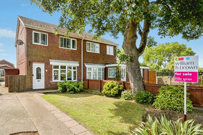 3 Bedroom Semi-Detached House For Sale In Station Road, Rossington, Doncaster, DN11