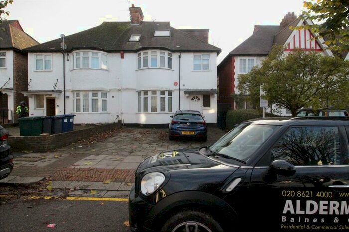 2 Bedroom Flat To Rent In The Grove, Brent Cross, London, NW11