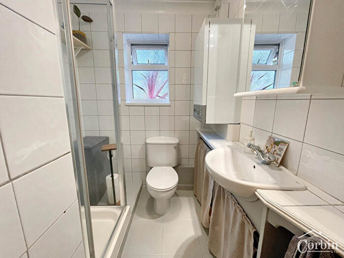 2 Bedroom Apartment For Sale In Surrey Road South, Bournemouth, BH4