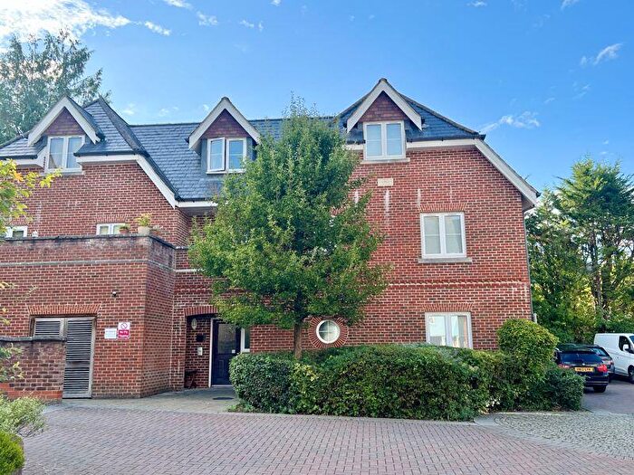 2 Bedroom Flat For Sale In Ground Floor Apartment - Elim Close, Bishops Waltham, SO32