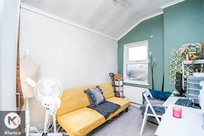 3 Bedroom End Of Terrace House For Sale In Blythswood Road, Birmingham, B11