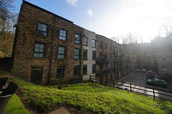 2 Bedroom Apartment For Sale In Kinderlee Way, North Mill, Chisworth, **Larger Than Average**, SK13