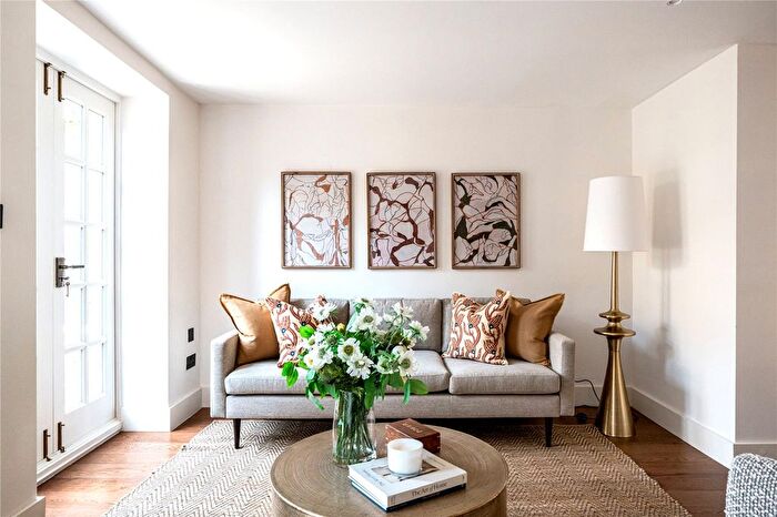 5 Bedroom Terraced House For Sale In Queensdale Road, Notting Hill, London, W11