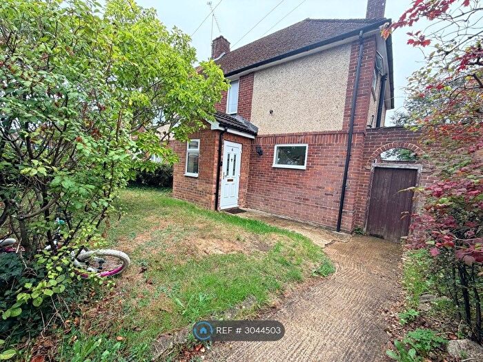 3 Bedroom Semi-Detached House To Rent In Knights Way, Reading, RG4
