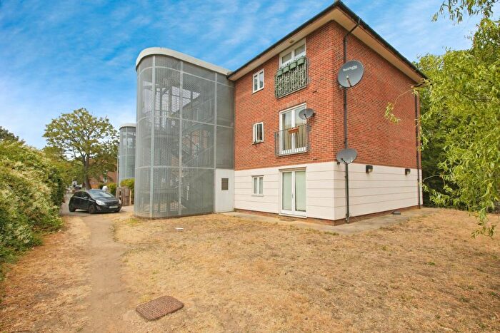 2 Bedroom Flat For Sale In Plumstead Road, London, SE18
