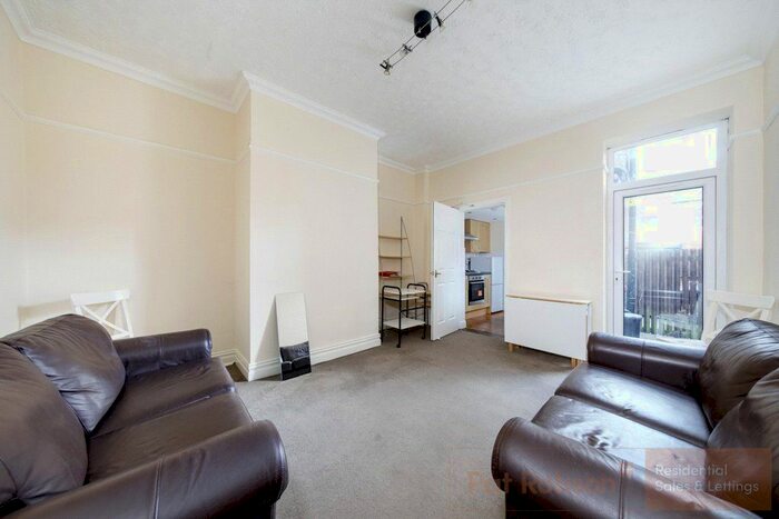 2 Bedroom Flat To Rent In Amble Grove, Sandyford, Newcastle-Upon-Tyne, NE2