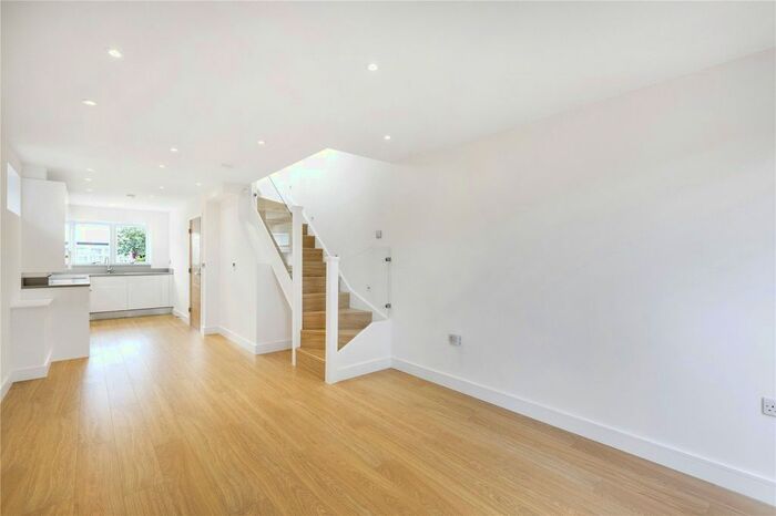 2 Bedroom End Of Terrace House To Rent In Fishponds Road, London, SW17