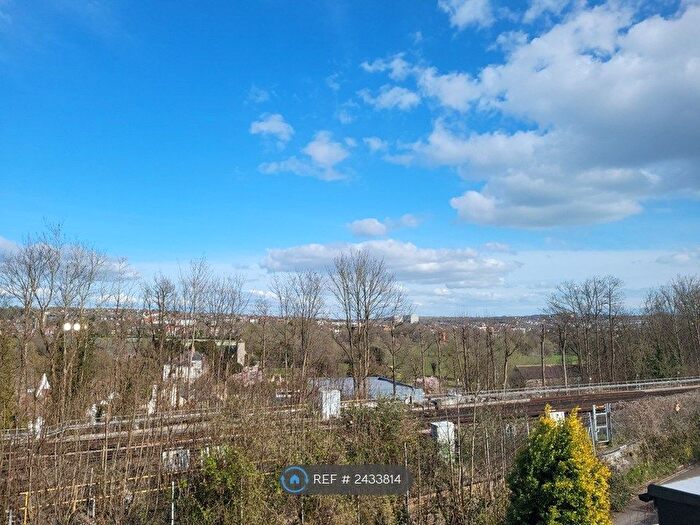 2 Bedroom Flat To Rent In Millers Road, Brighton, BN1