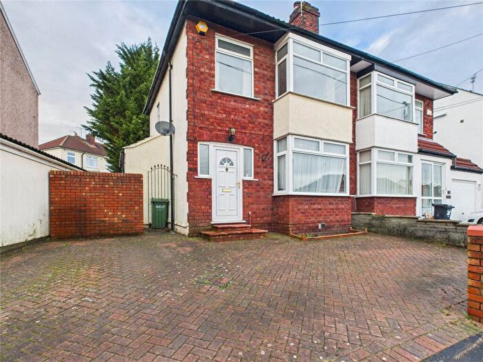 3 Bedroom Semi Detached House For Sale In New Cheltenham Road, Kingswood, Bristol, BS15