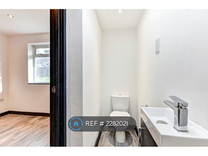 5 Bedroom Semi-Detached House To Rent In Falmer Gardens, Brighton, BN2