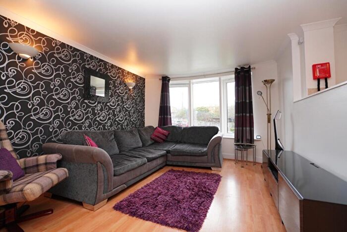 2 Bedroom Flat To Rent In Spring Gardens, Abbeyhill, Edinburgh, EH8