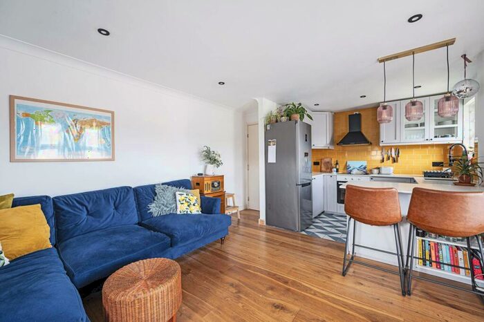 2 Bedroom Flat To Rent In Leabank Square, Hackney, London, E9