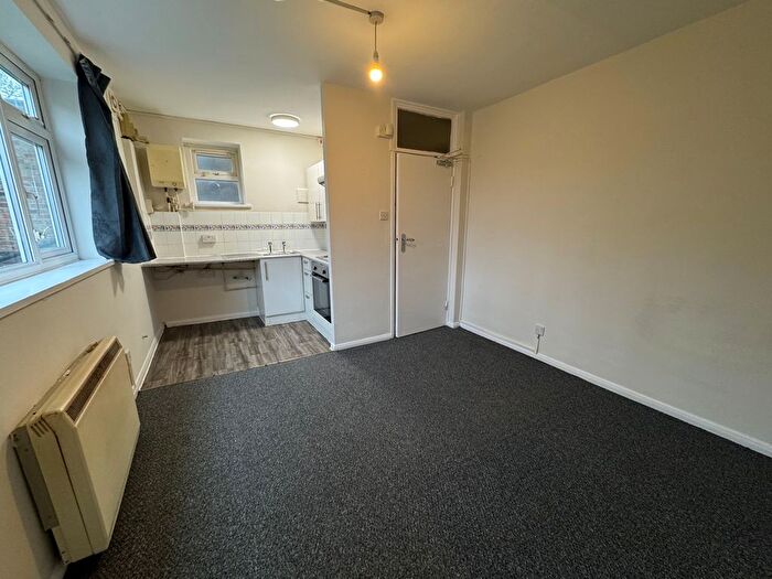 Studio To Rent In Askew Crescent, London, W12