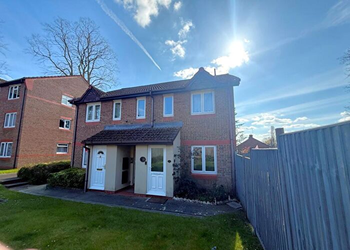 1 Bedroom Ground Maisonette For Sale In Nutfield Court, Maybush, Southampton, SO16