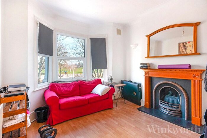 3 Bedroom Flat To Rent In Childeric Road, New Cross, London, SE14