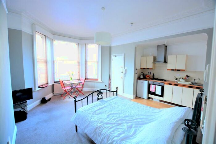 Studio To Rent In Selborne Road, Hove, BN3
