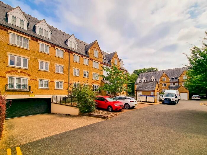 2 Bedroom Flat To Rent In Anglian Close, Reeds, Watford, WD24