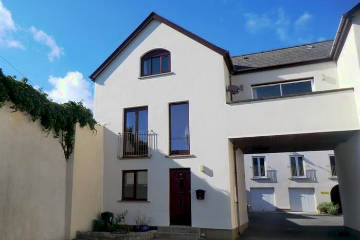 3 Bedroom Property To Rent In Westgate Court, Pembroke, SA71