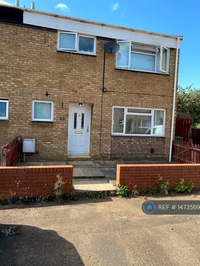 3 Bedroom Semi-Detached House To Rent In Roveley Court, Stony Stratford, Milton Keynes, MK11