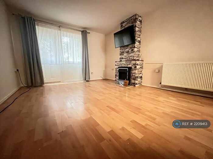 1 Bedroom Flat To Rent In Rodel Court, Nottingham, NG3