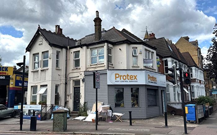 4 Bedroom Flat For Sale In Bowes Road, Bounds Green, N11