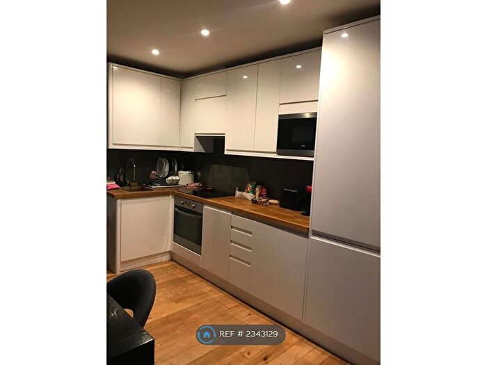 2 Bedroom Flat To Rent In Corben Mews, London, SW8